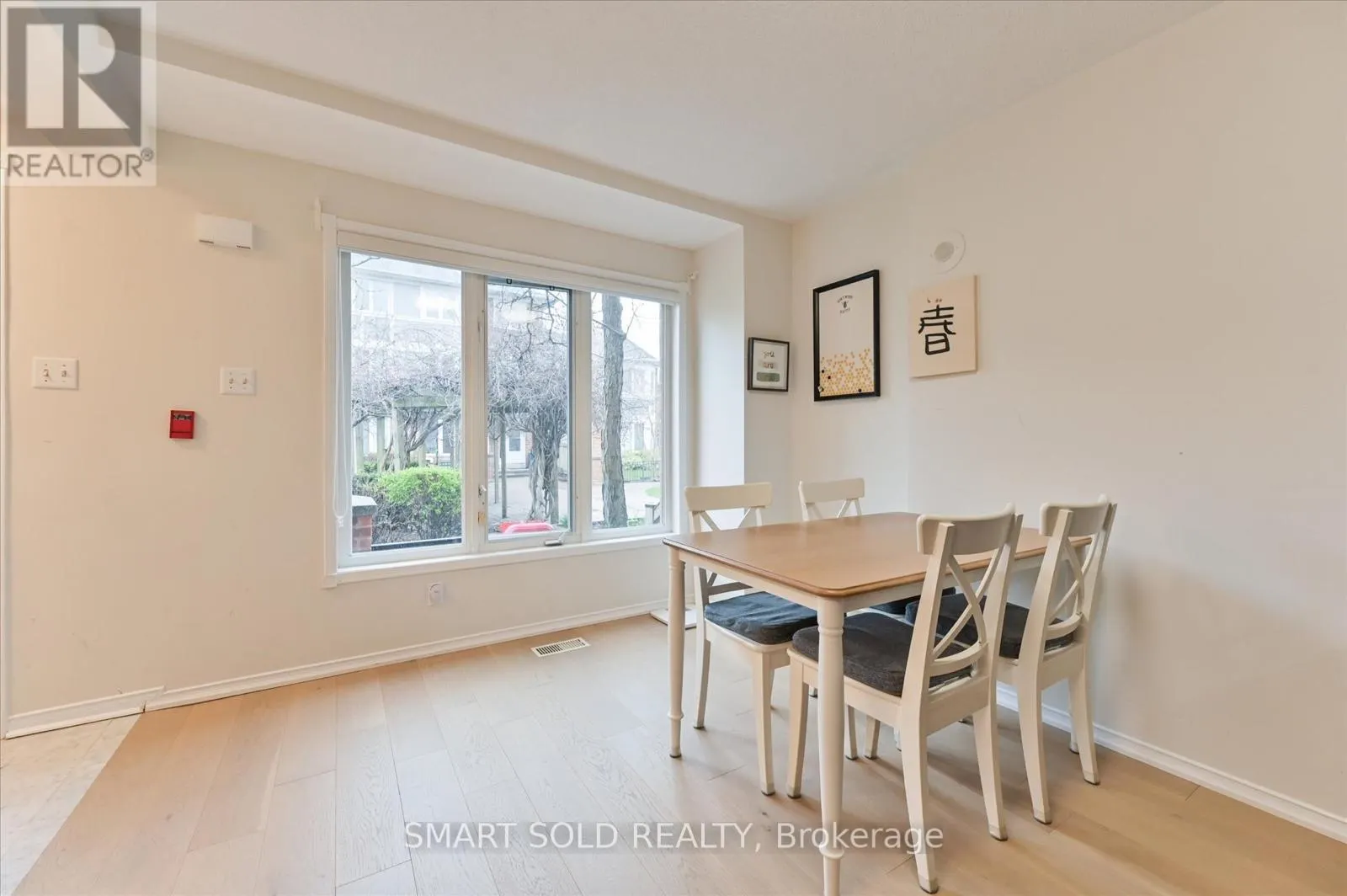 152 - 18 CLARK AVENUE W
