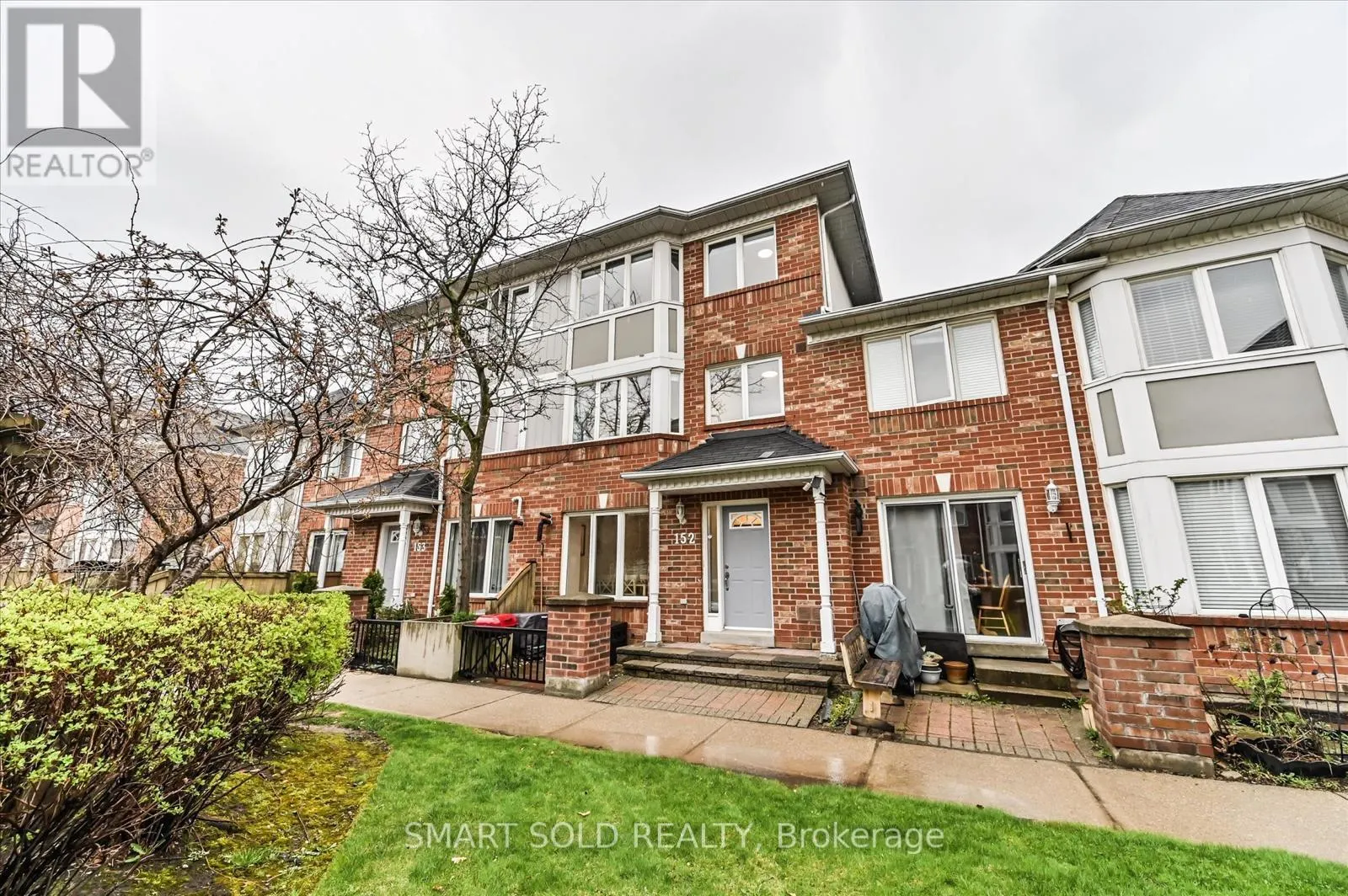 152 - 18 CLARK AVENUE W