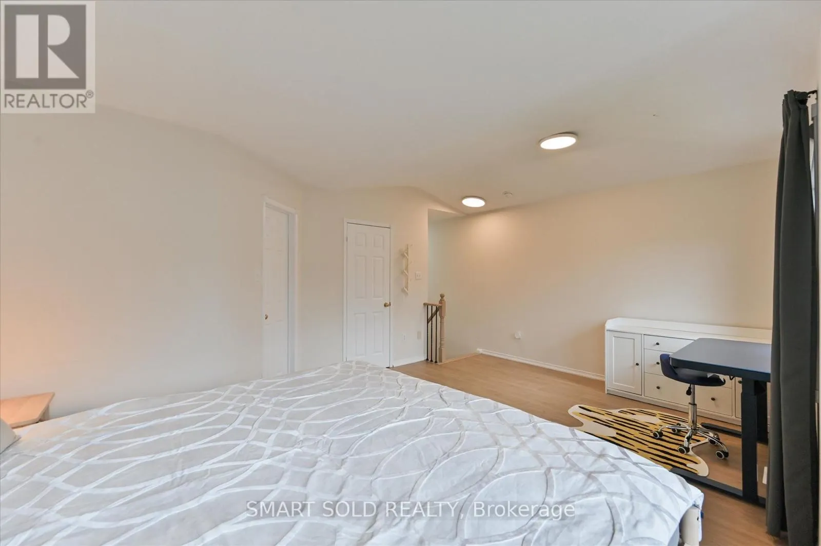152 - 18 CLARK AVENUE W