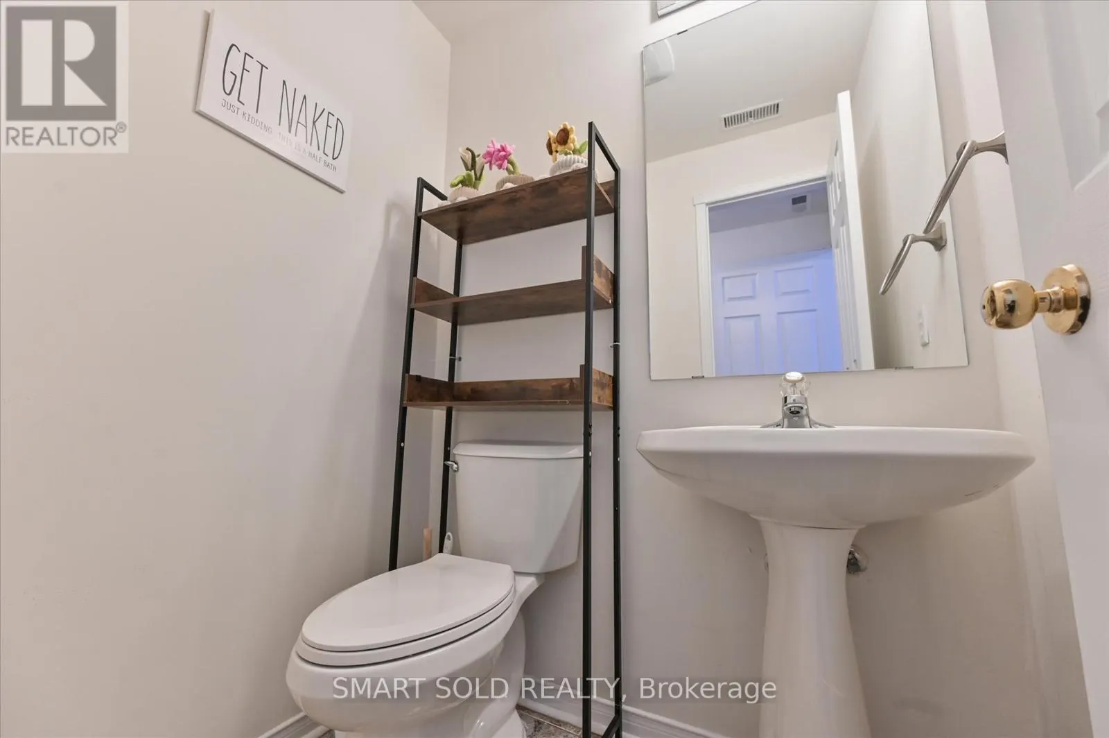 152 - 18 CLARK AVENUE W