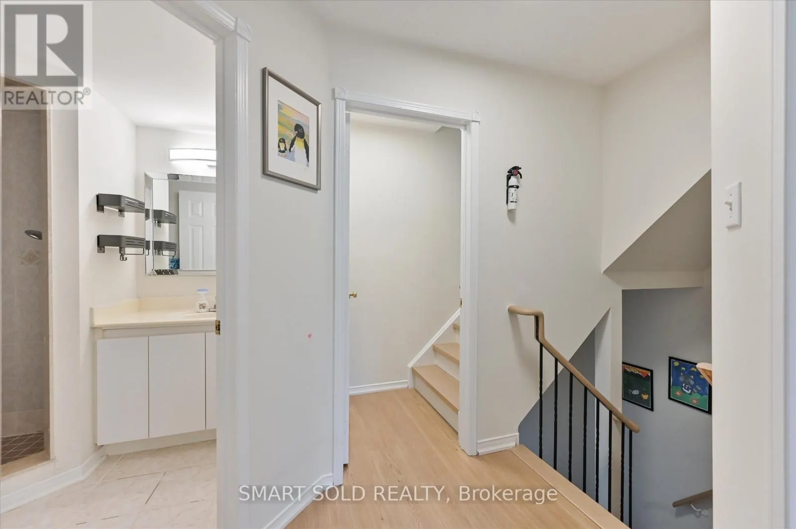 152 - 18 CLARK AVENUE W