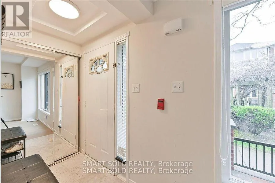 152 - 18 CLARK AVENUE W