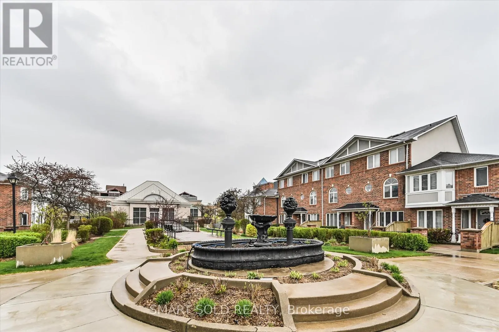 152 - 18 CLARK AVENUE W