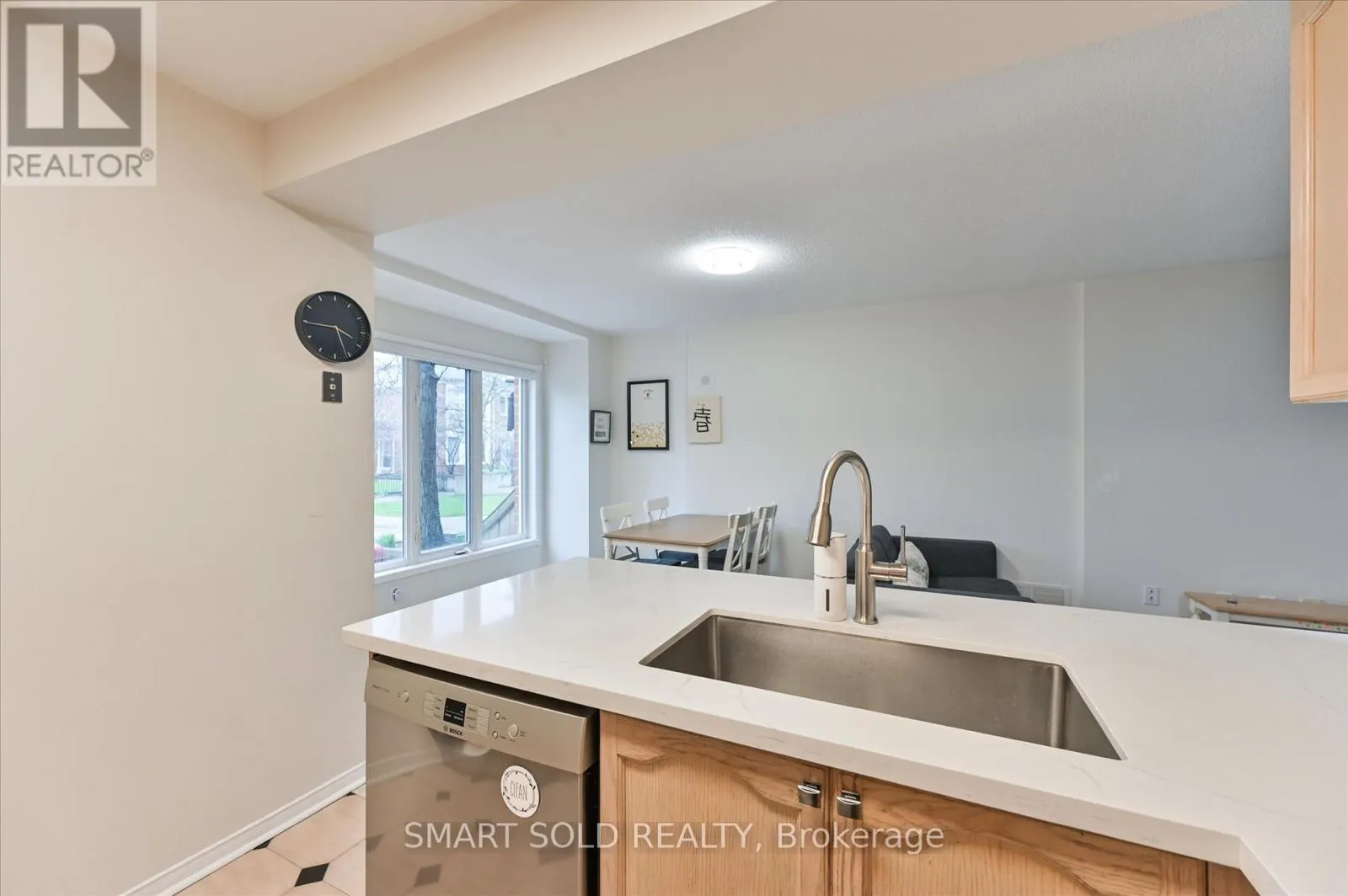 152 - 18 CLARK AVENUE W