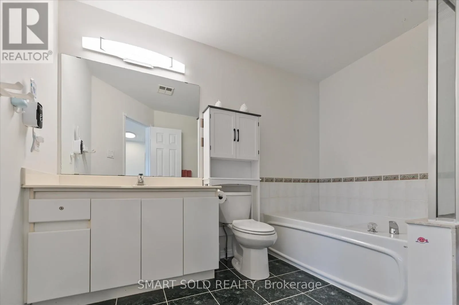 152 - 18 CLARK AVENUE W