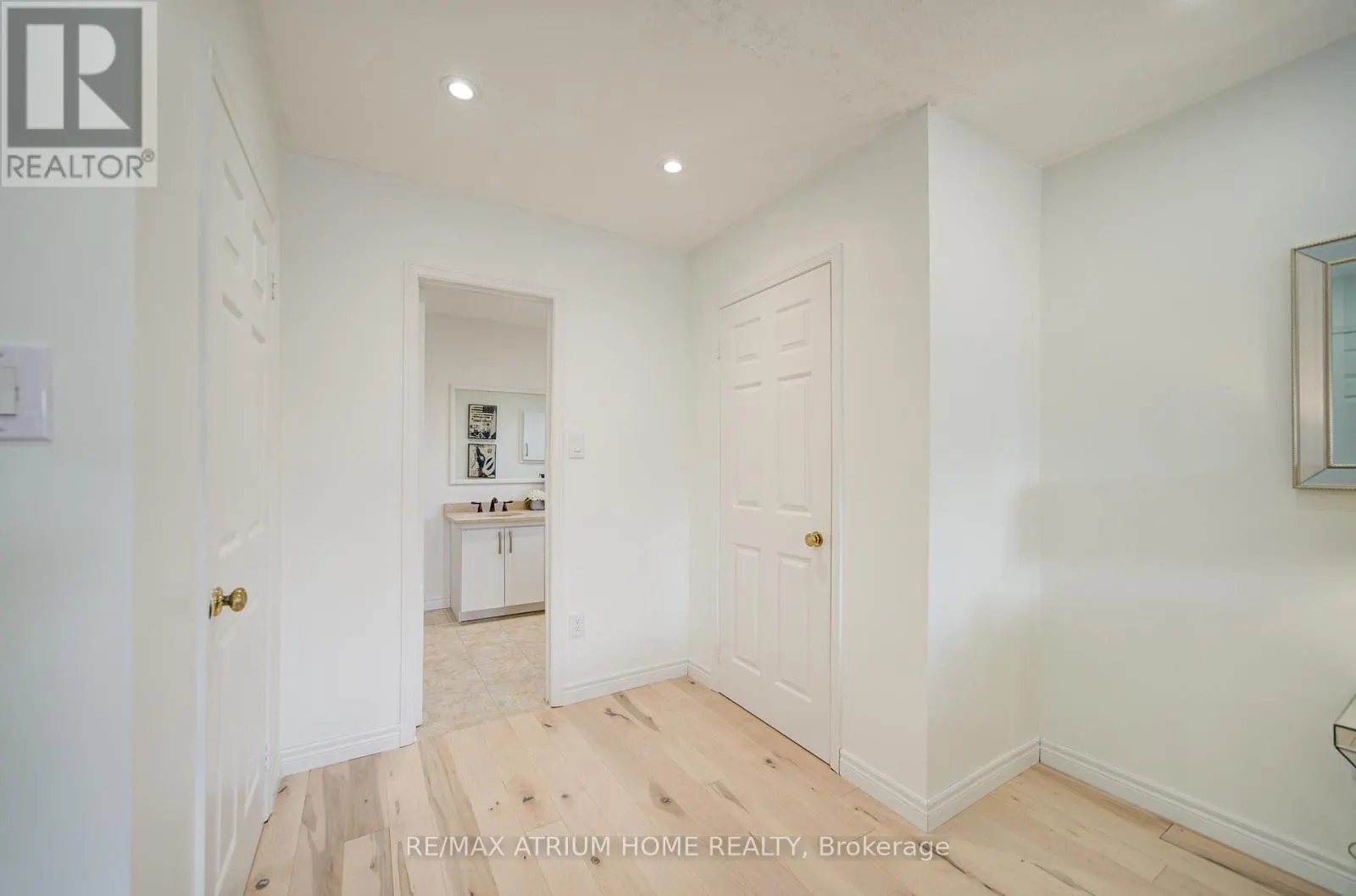 70 MILLCROFT WAY
