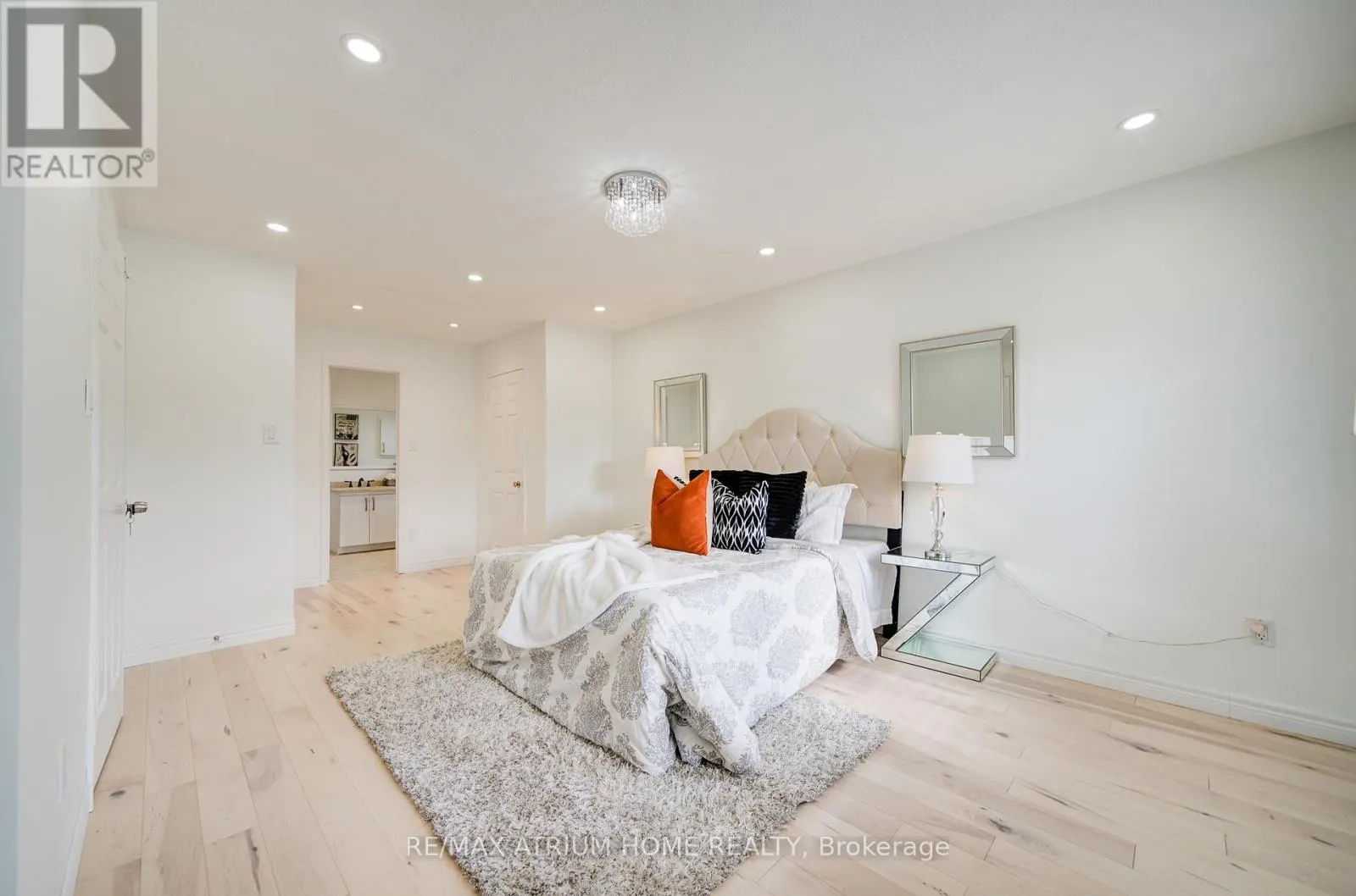 70 MILLCROFT WAY