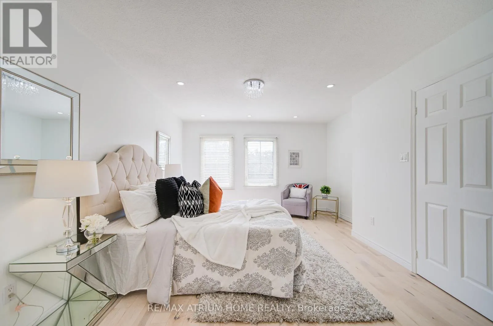 70 MILLCROFT WAY