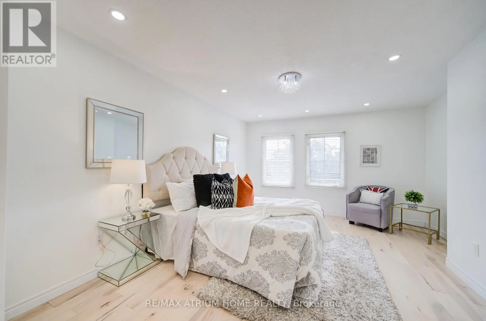 70 MILLCROFT WAY