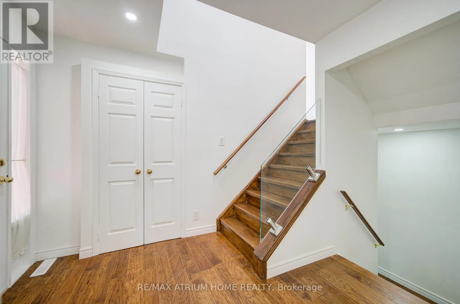 70 MILLCROFT WAY