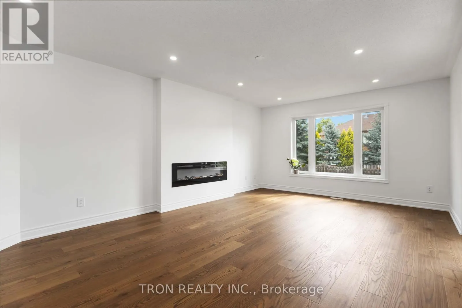 33 GUILDFORD CIRCLE