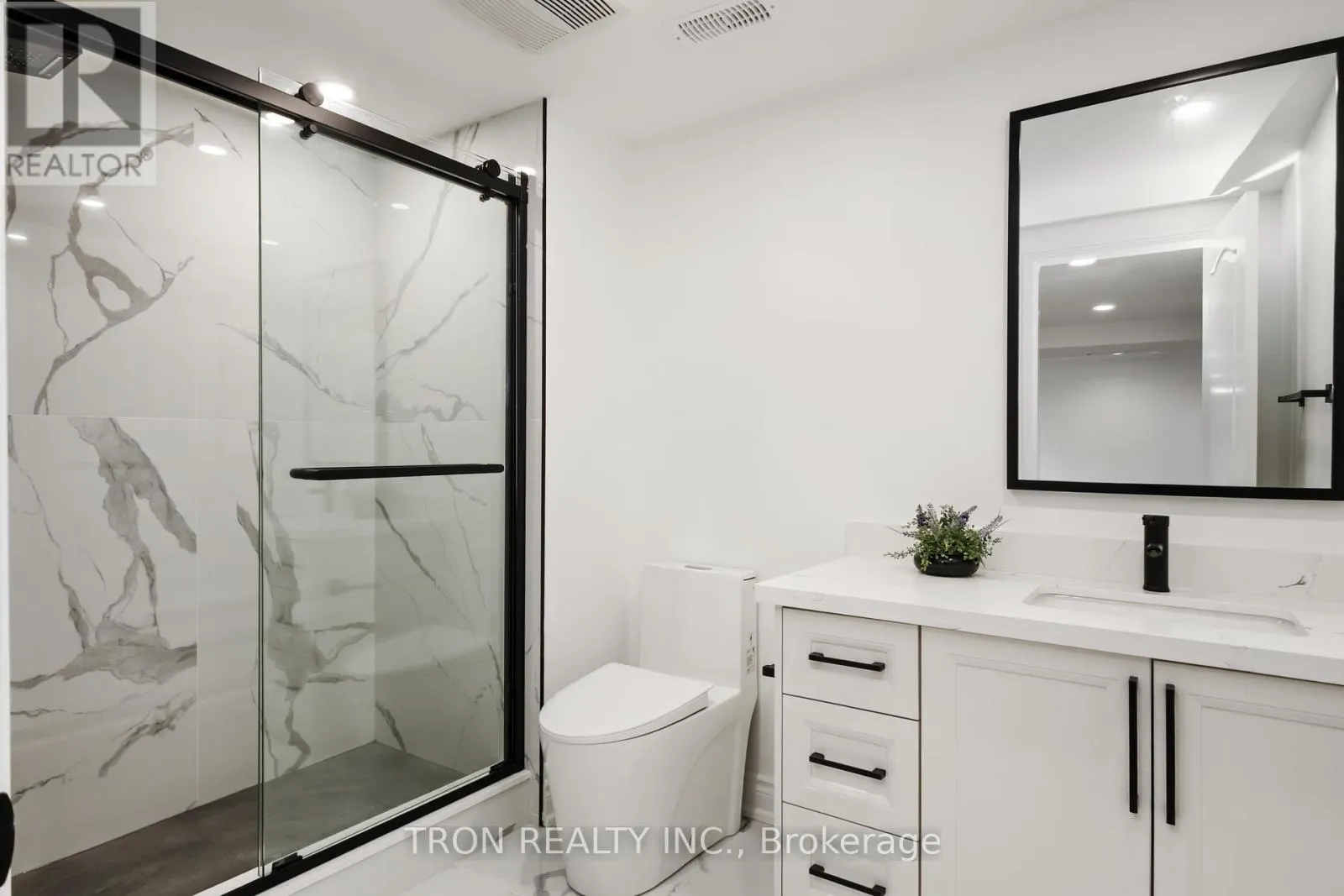 33 GUILDFORD CIRCLE