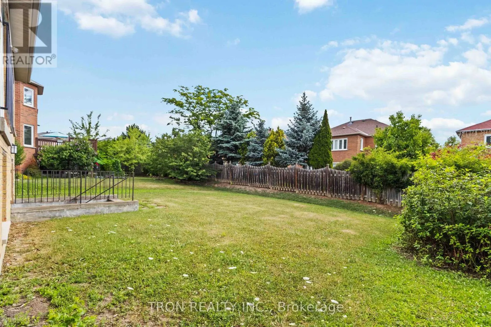 33 GUILDFORD CIRCLE