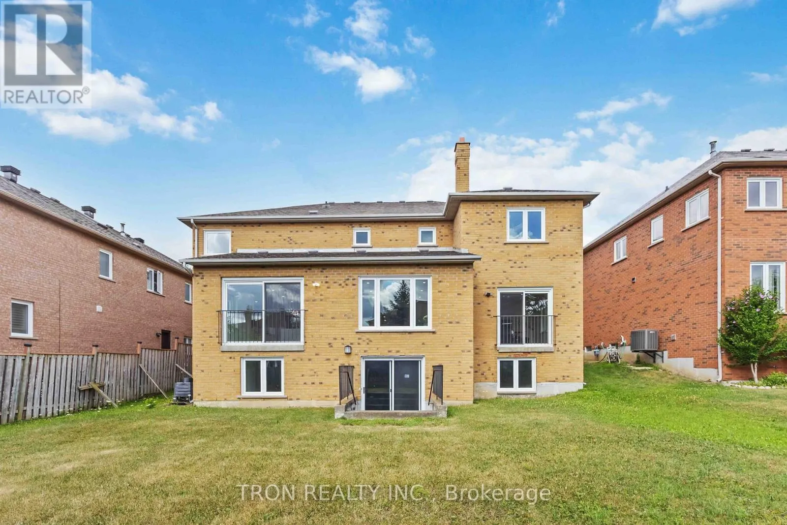 33 GUILDFORD CIRCLE