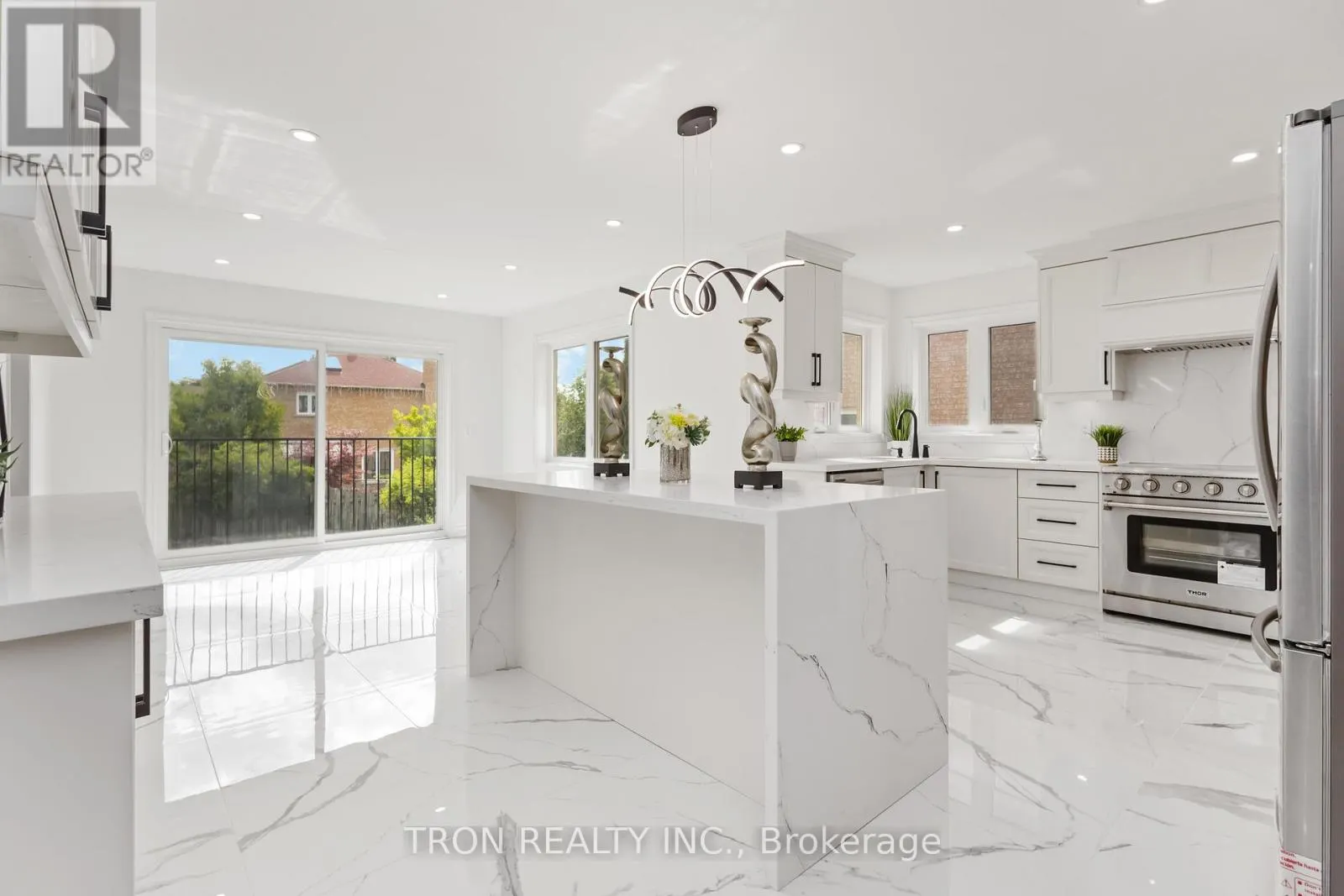 33 GUILDFORD CIRCLE
