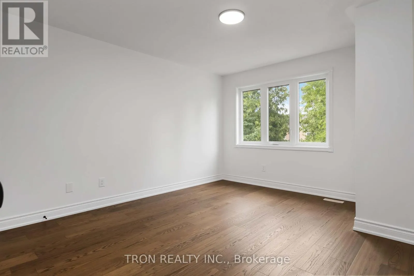 33 GUILDFORD CIRCLE