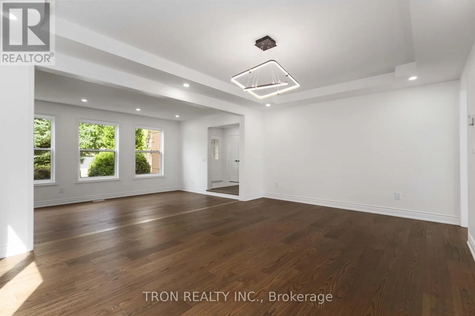 33 GUILDFORD CIRCLE