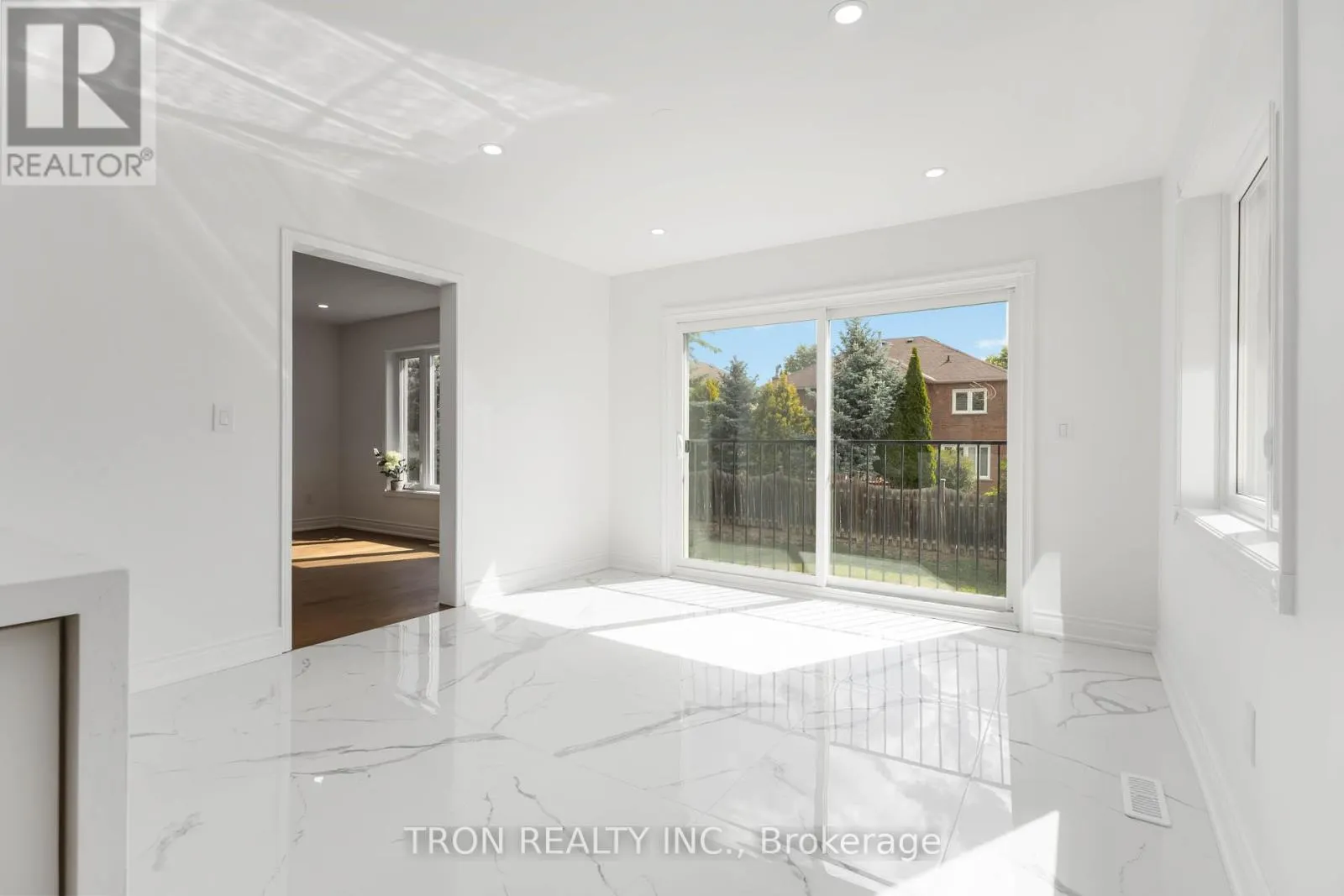 33 GUILDFORD CIRCLE