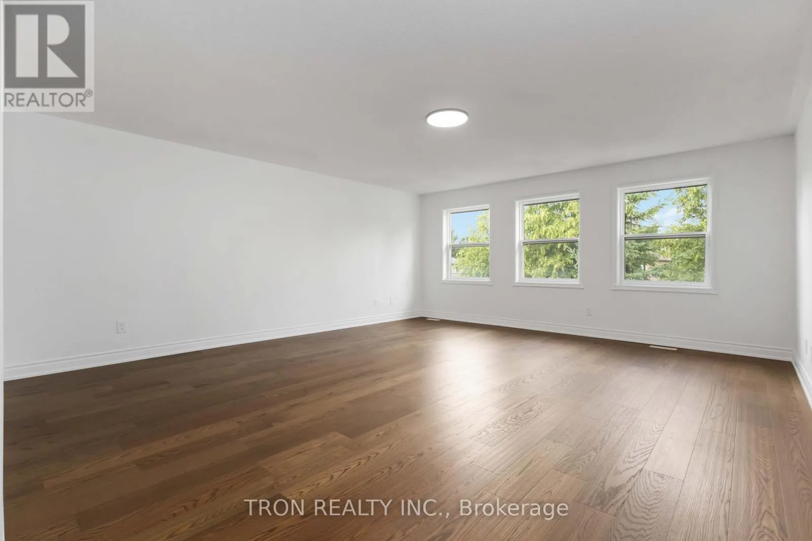 33 GUILDFORD CIRCLE