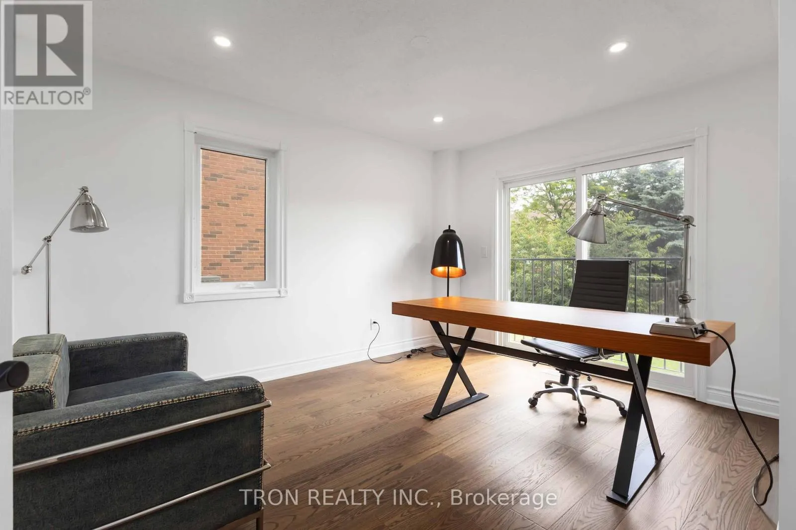 33 GUILDFORD CIRCLE
