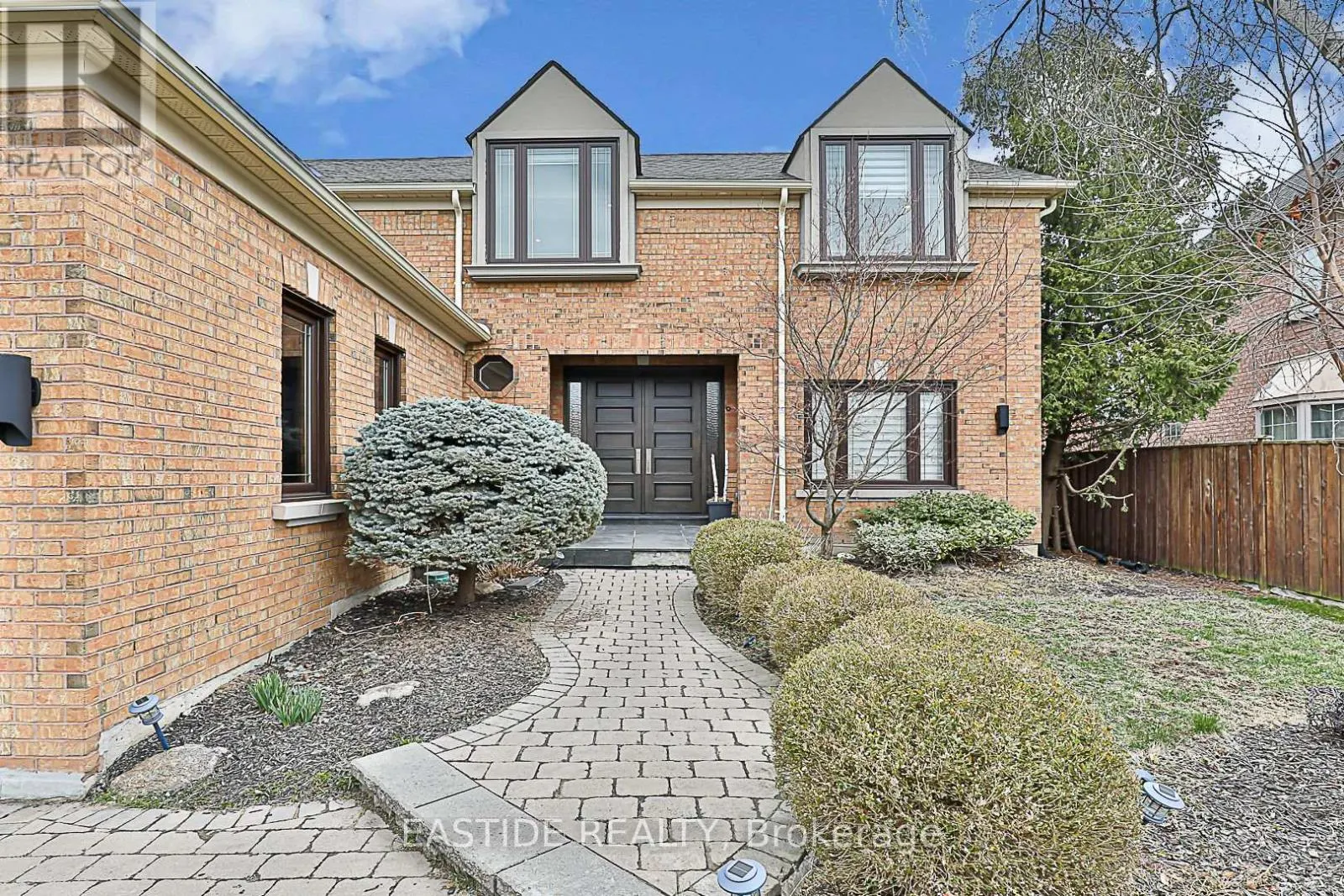 11 GATCOMBE CIRCLE