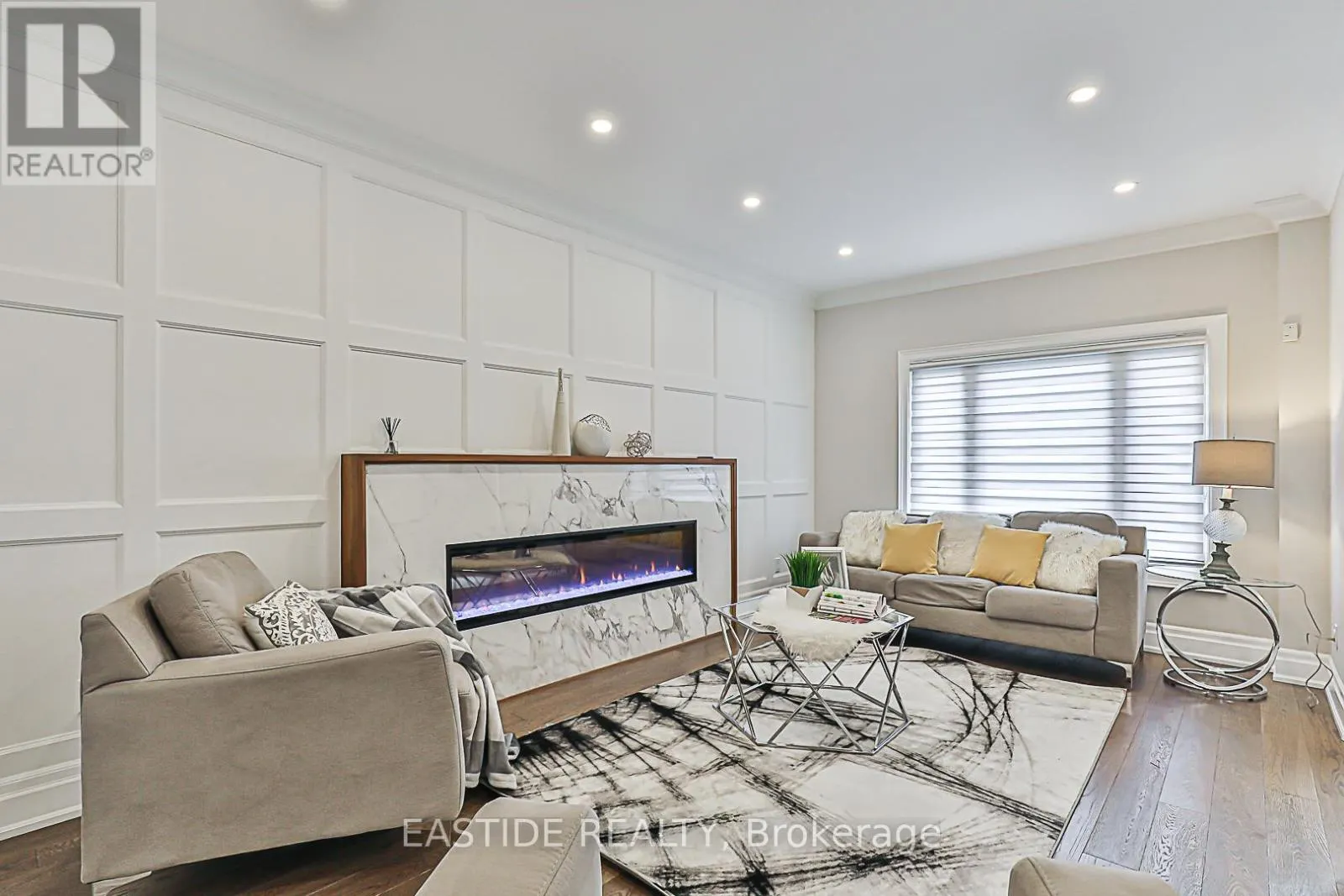 11 GATCOMBE CIRCLE