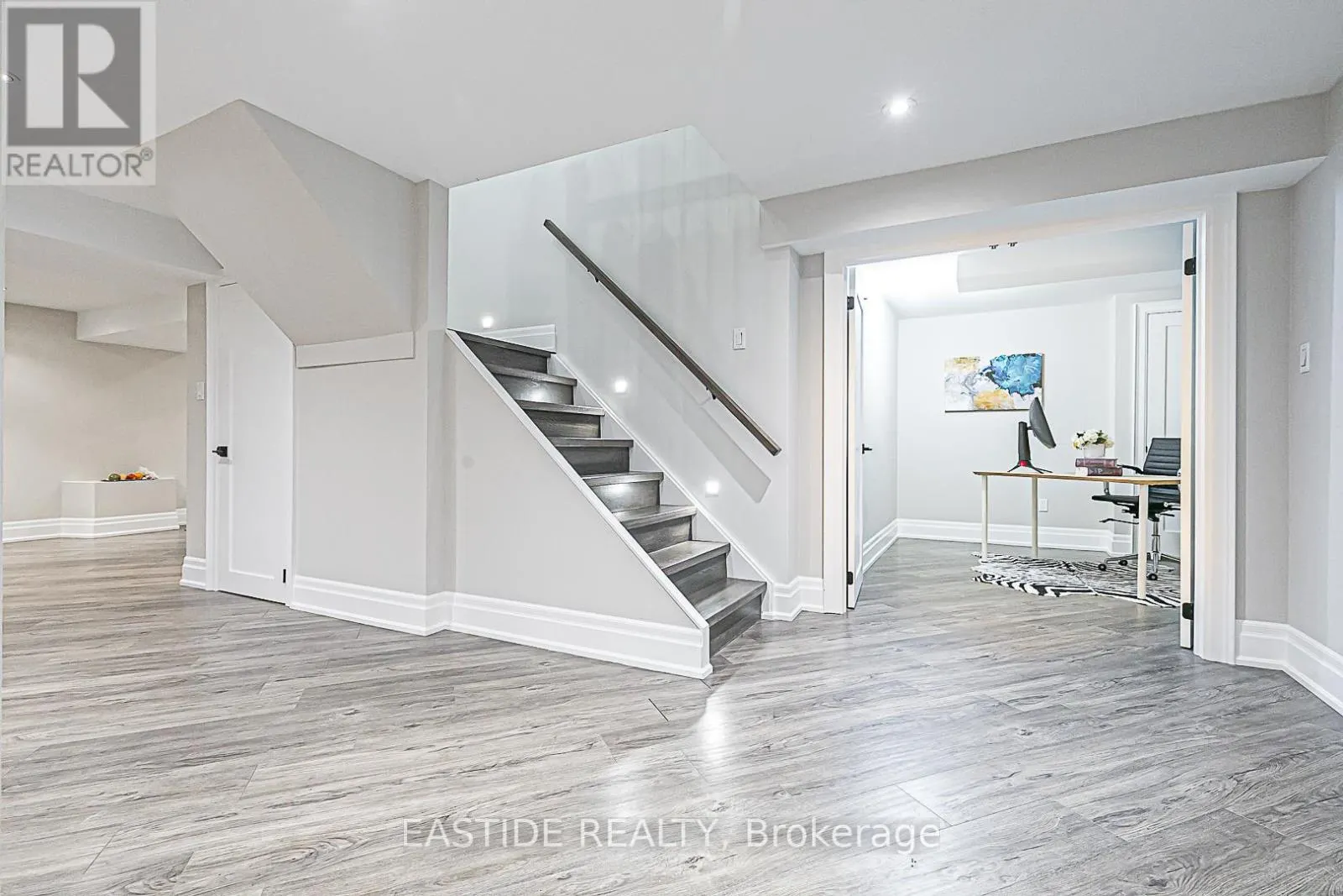 11 GATCOMBE CIRCLE