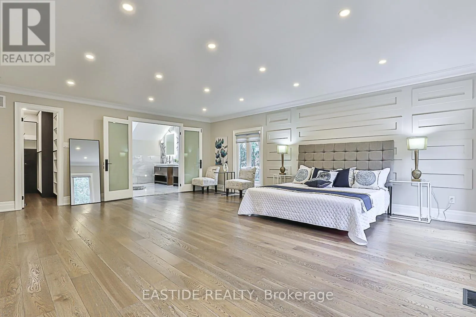 11 GATCOMBE CIRCLE