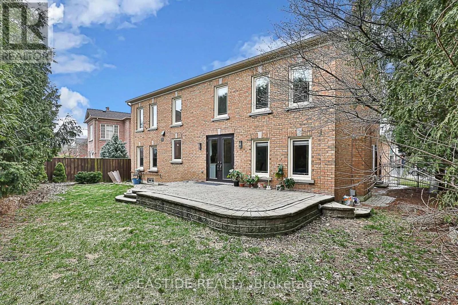 11 GATCOMBE CIRCLE