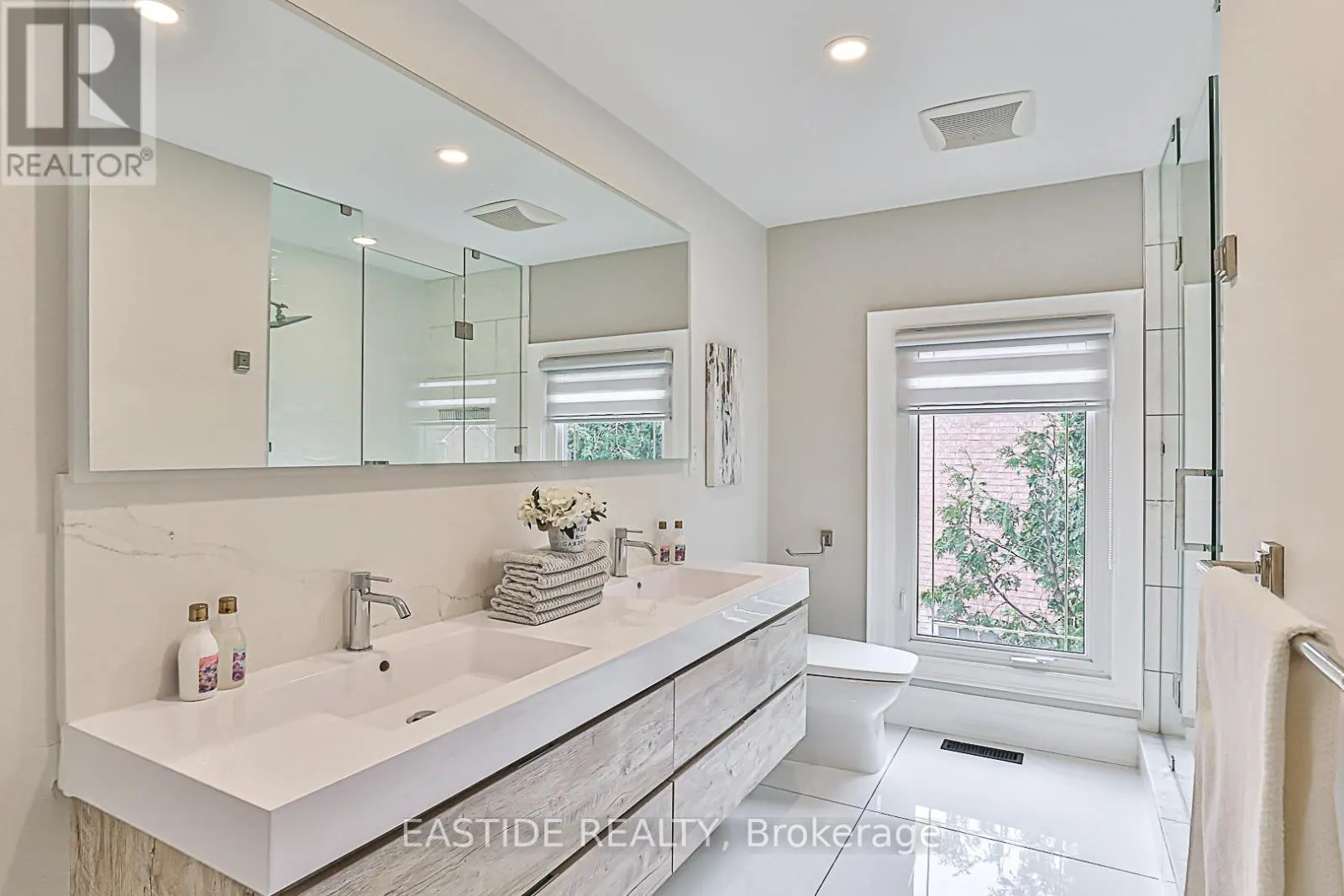 11 GATCOMBE CIRCLE