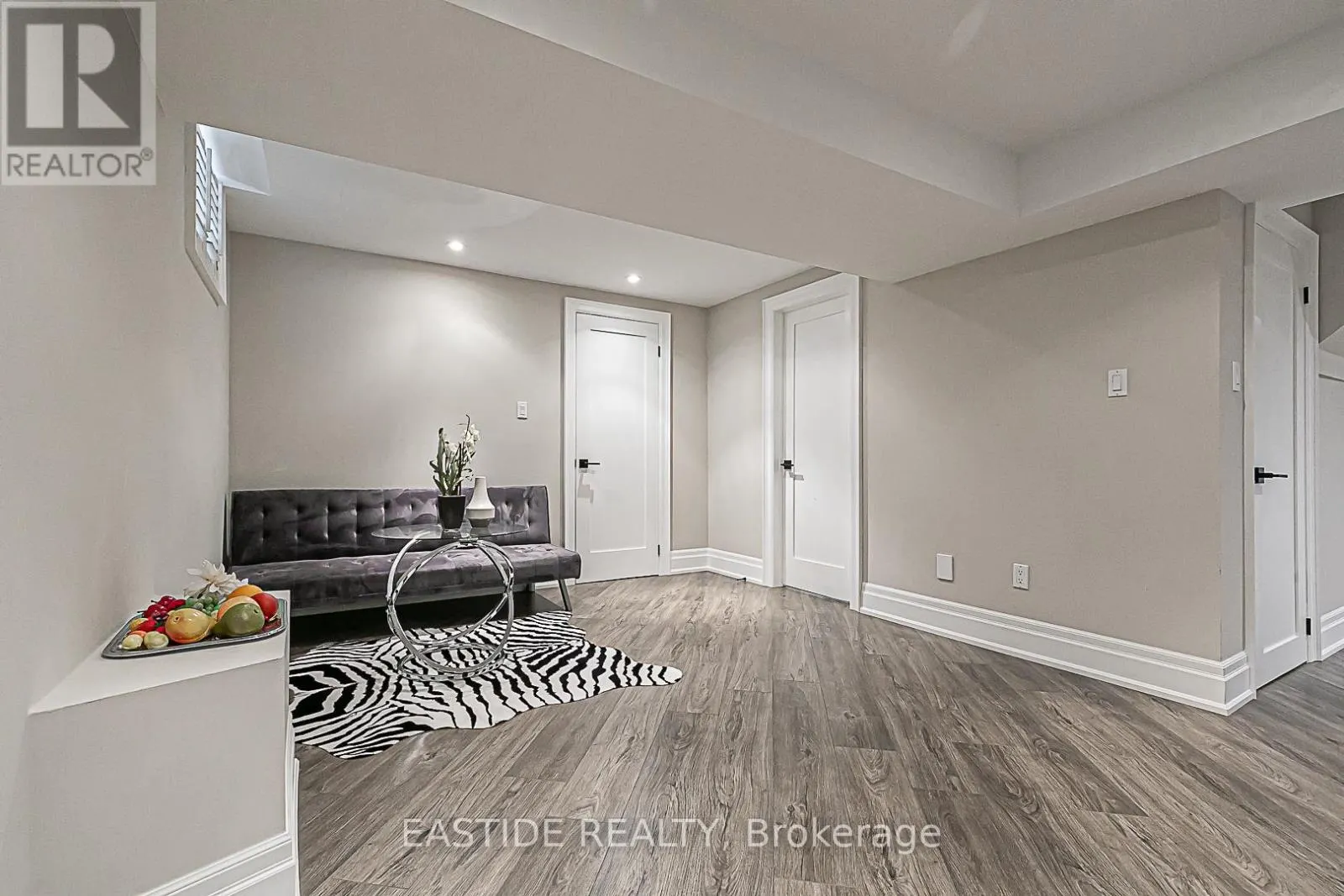 11 GATCOMBE CIRCLE