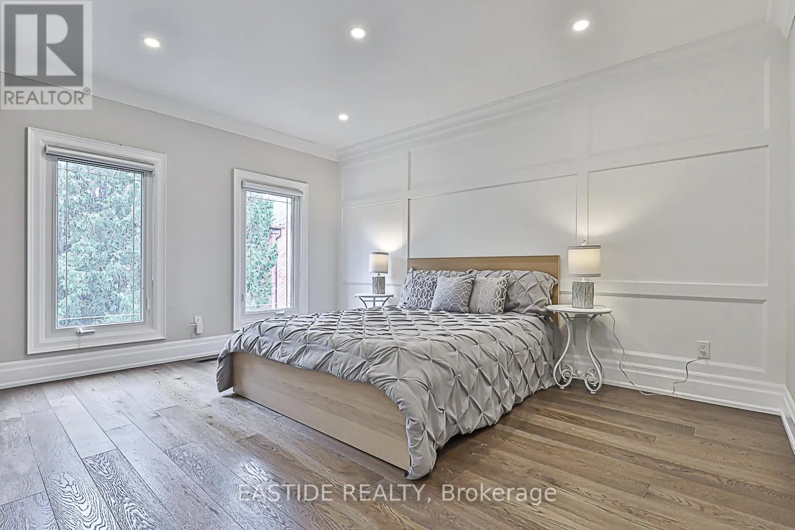 11 GATCOMBE CIRCLE
