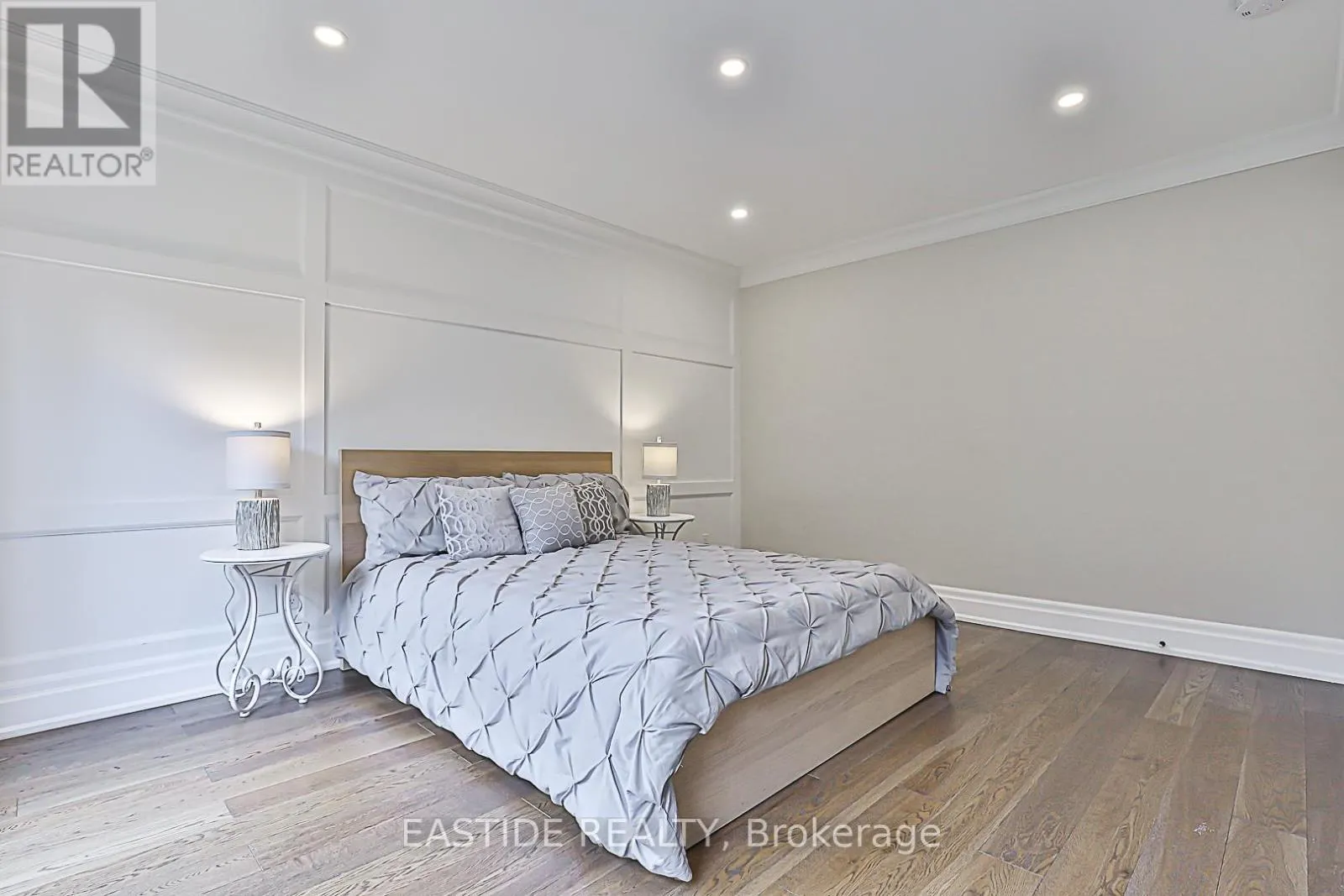 11 GATCOMBE CIRCLE