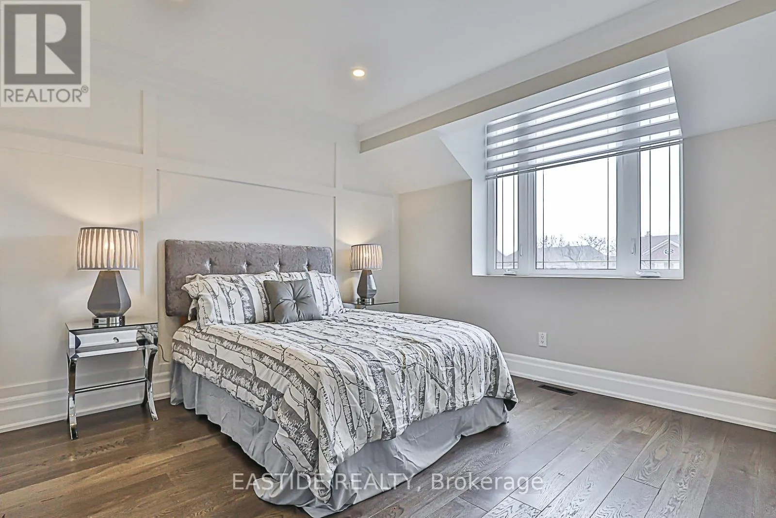 11 GATCOMBE CIRCLE