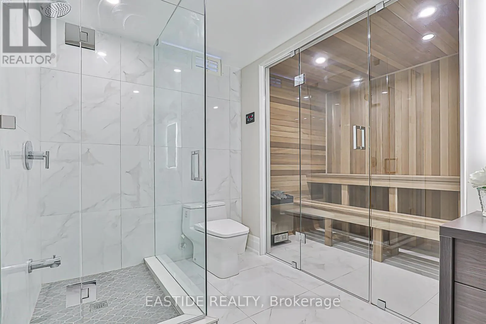 11 GATCOMBE CIRCLE