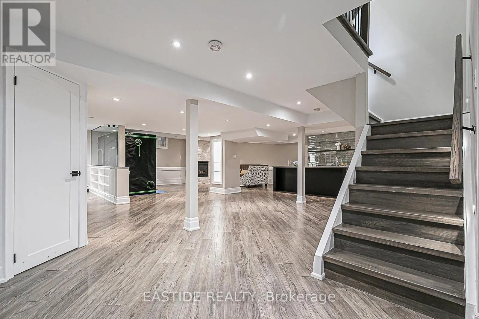 11 GATCOMBE CIRCLE