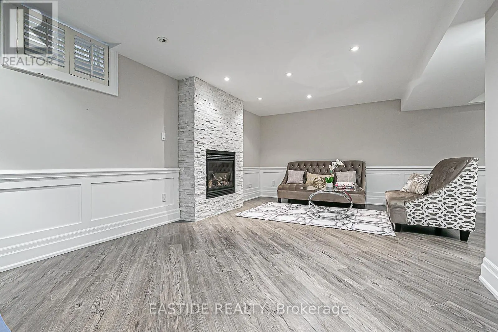 11 GATCOMBE CIRCLE