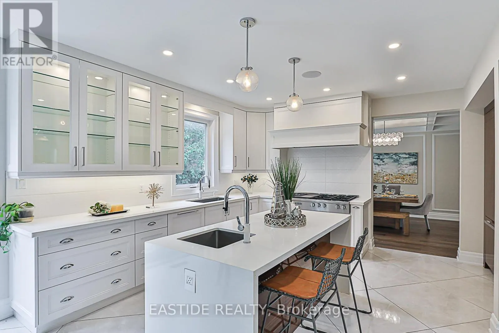 11 GATCOMBE CIRCLE