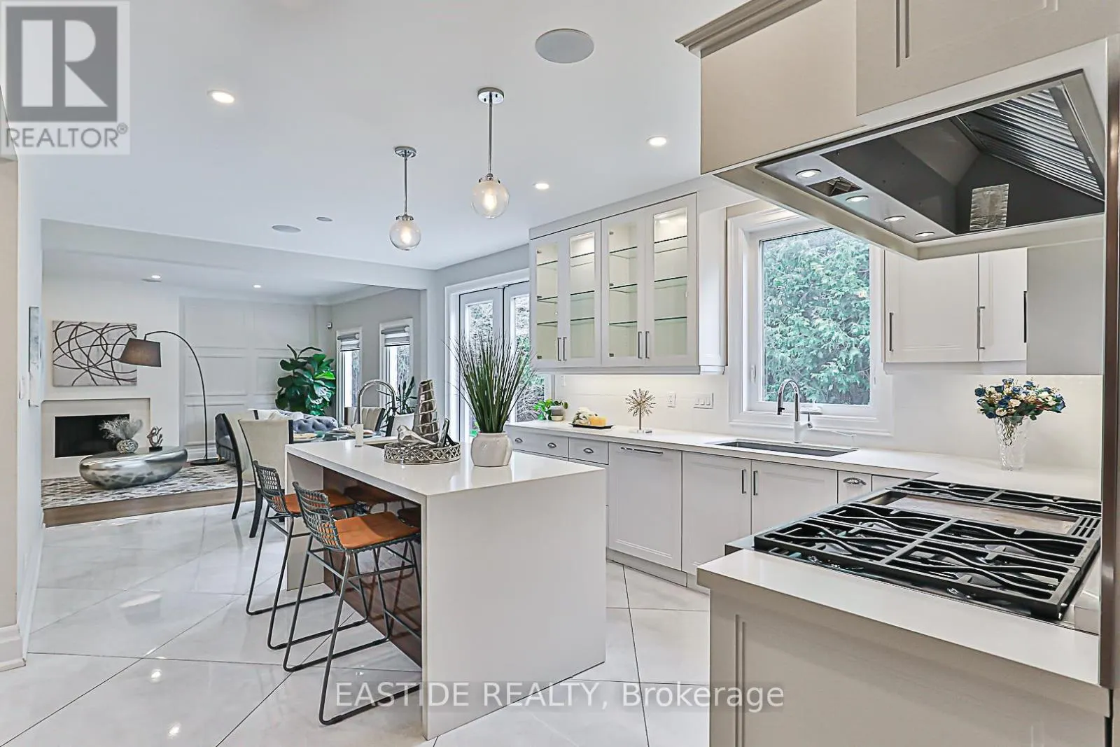 11 GATCOMBE CIRCLE