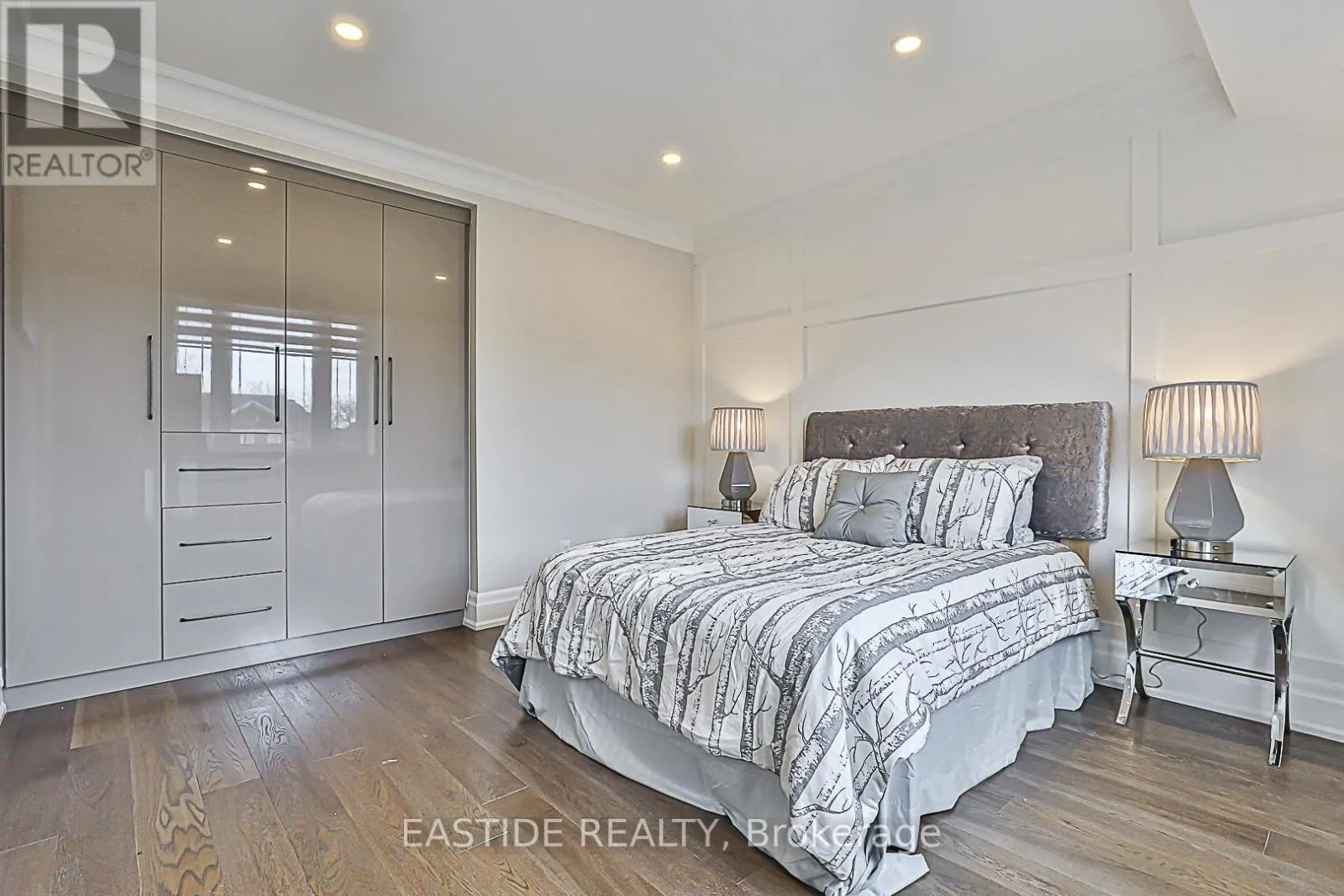 11 GATCOMBE CIRCLE
