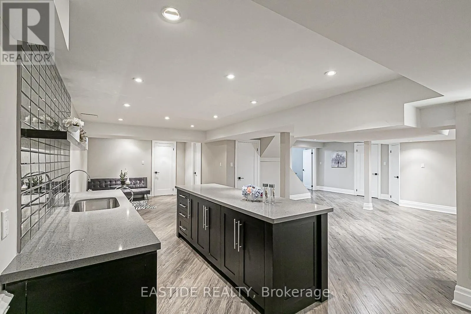 11 GATCOMBE CIRCLE