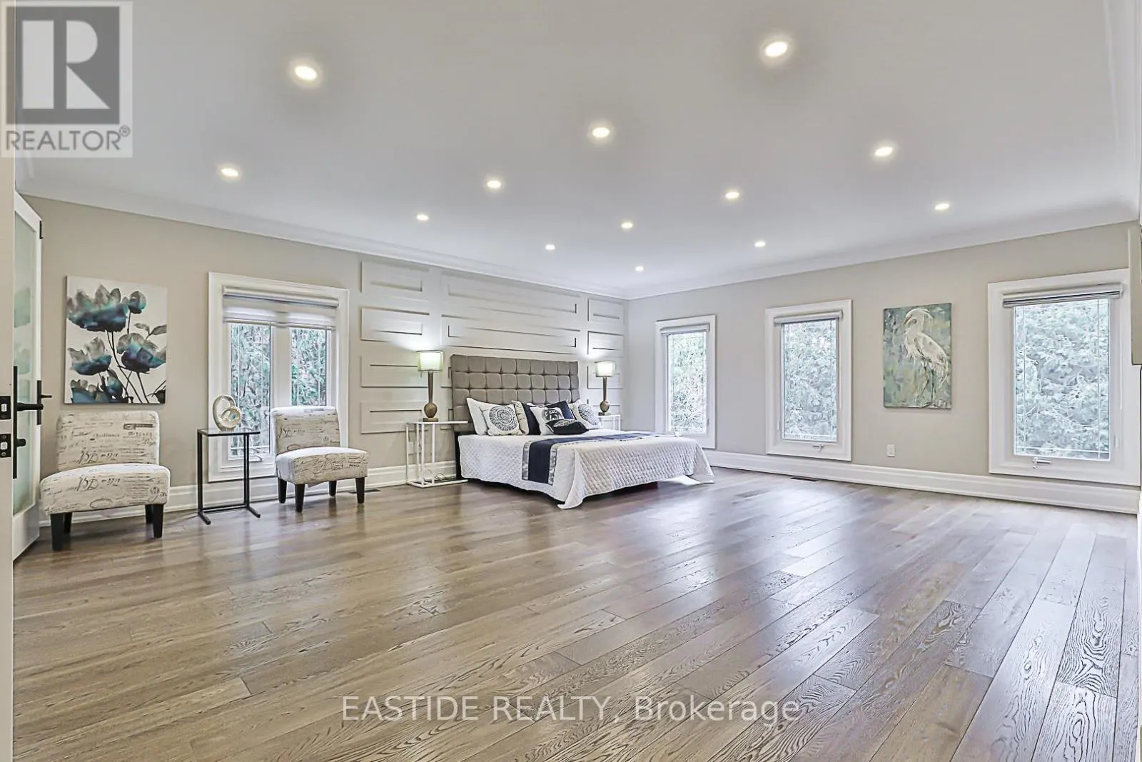 11 GATCOMBE CIRCLE