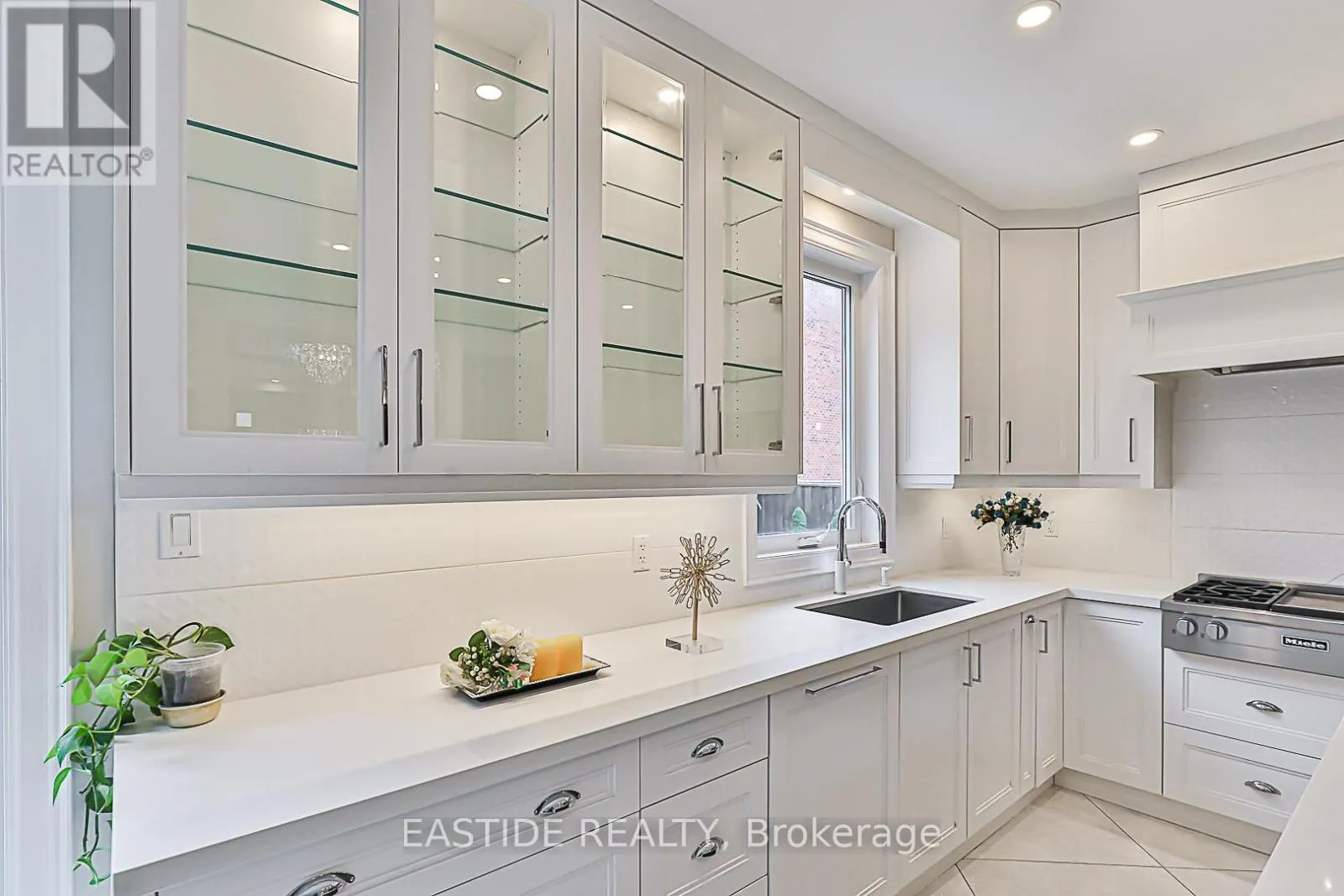 11 GATCOMBE CIRCLE