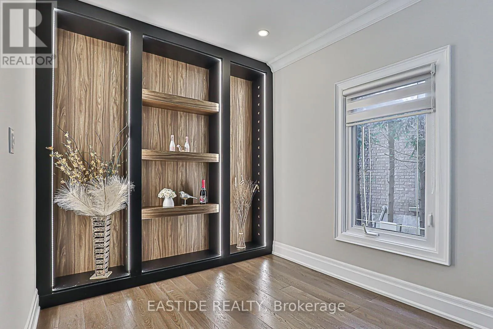 11 GATCOMBE CIRCLE