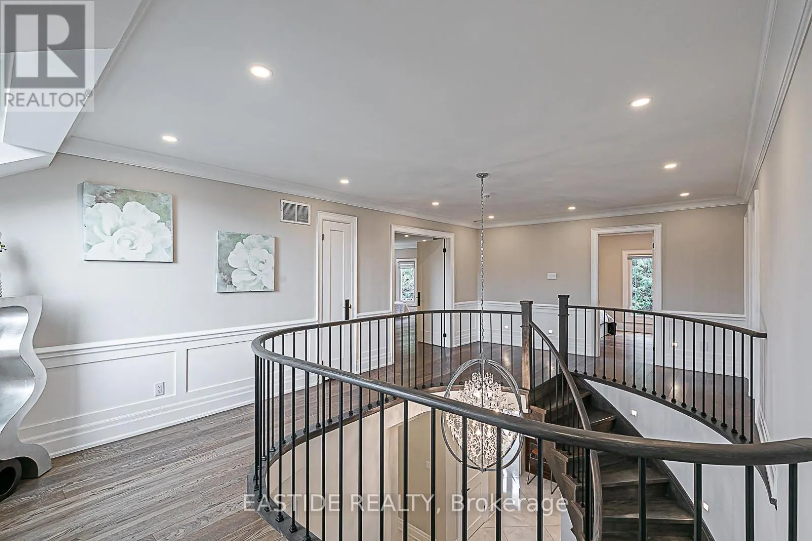 11 GATCOMBE CIRCLE