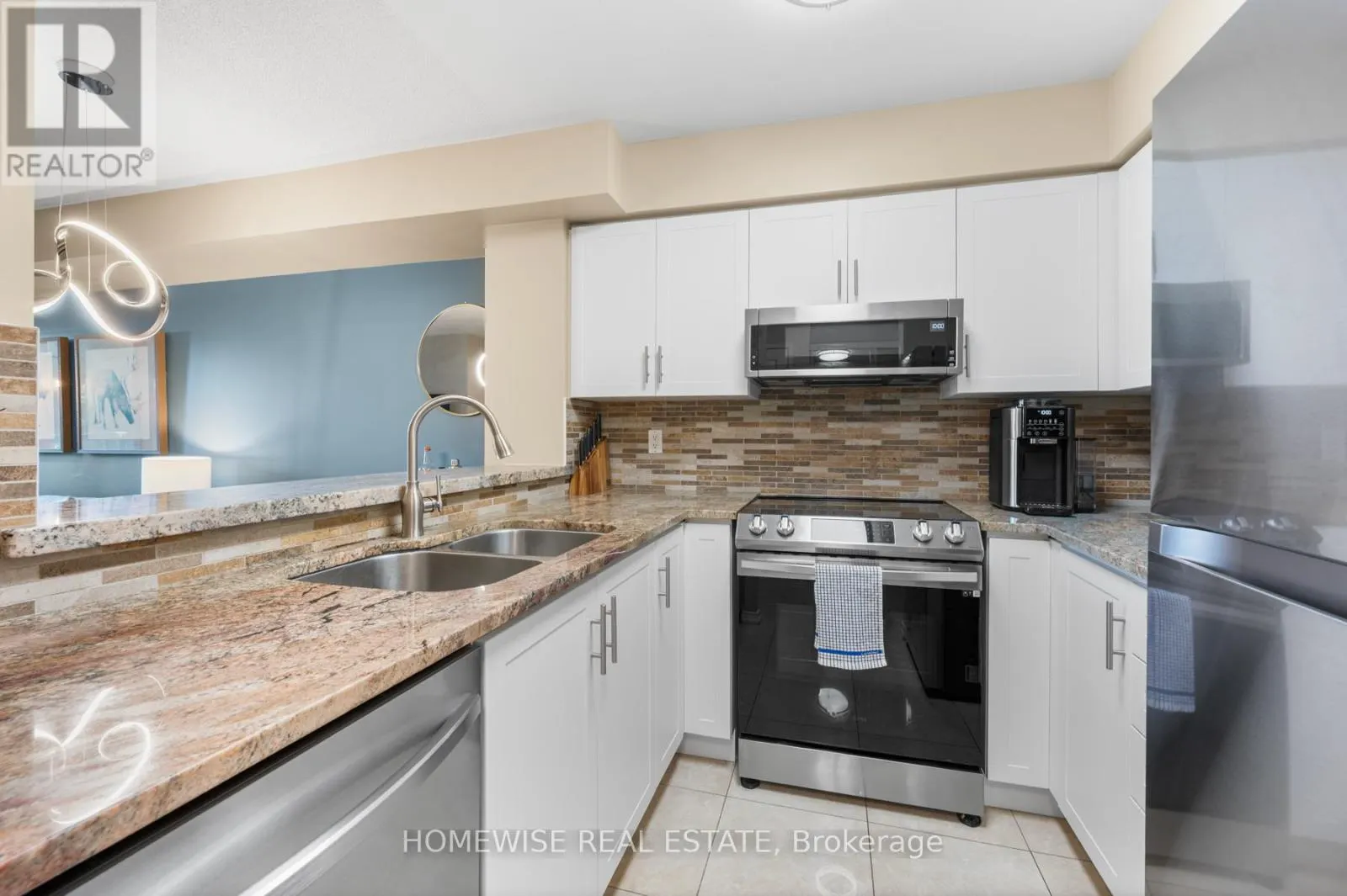212 - 5 EMERALD LANE