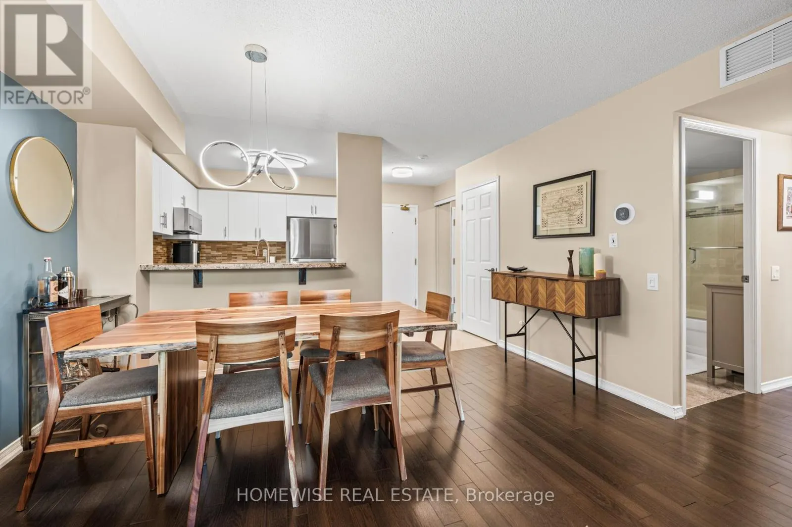 212 - 5 EMERALD LANE