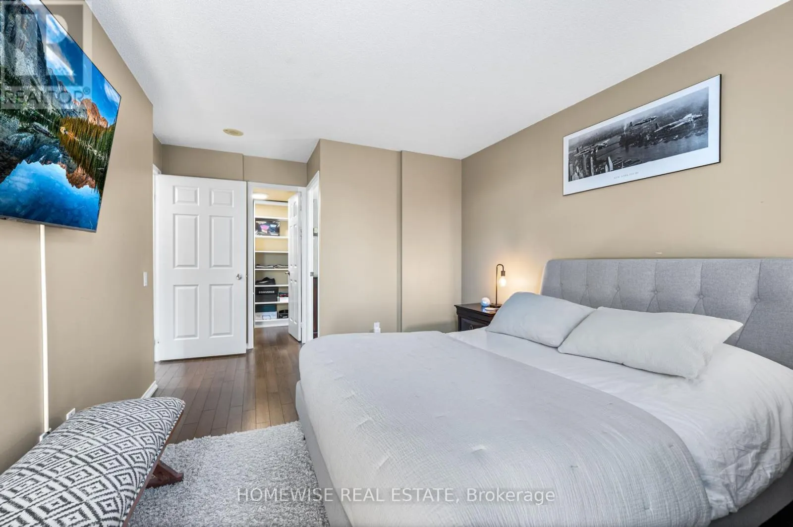212 - 5 EMERALD LANE