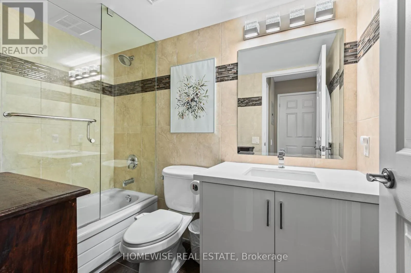 212 - 5 EMERALD LANE