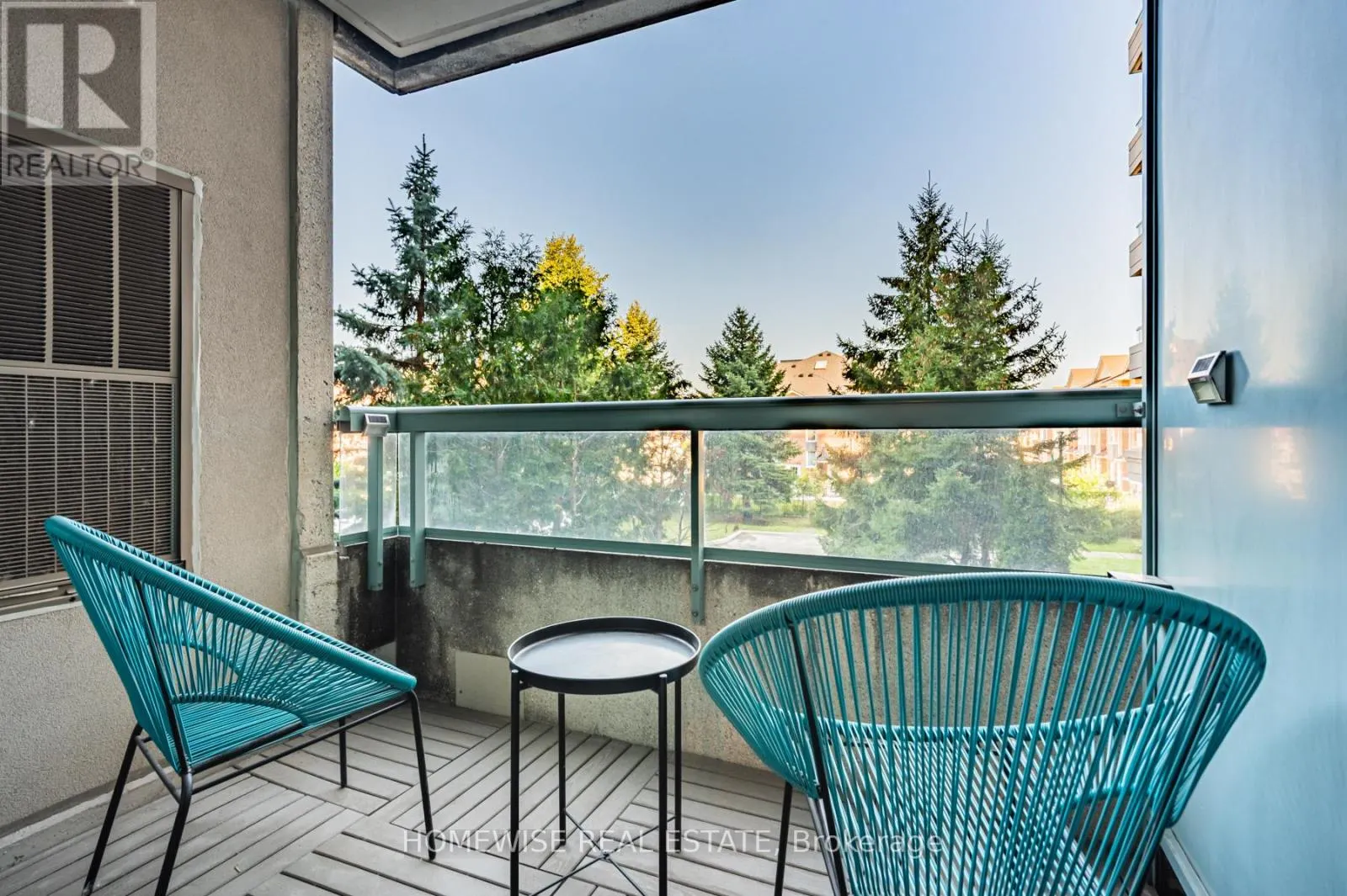 212 - 5 EMERALD LANE